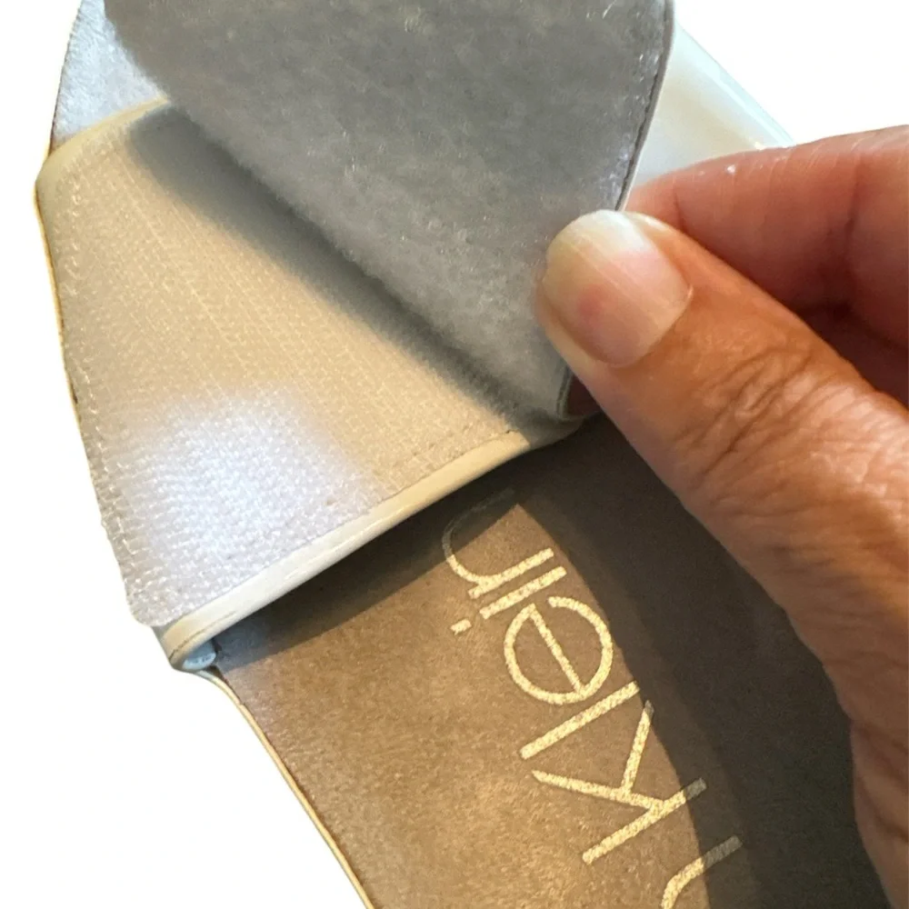 CALVIN KLEIN Women's Slides Flat Sandals White Faux Patent Leather US Size 8 - Picture 5 of 7